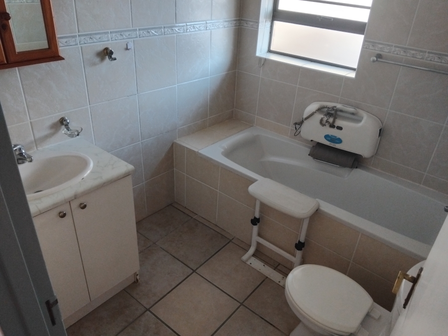 4 Bedroom Property for Sale in Wavecrest Eastern Cape